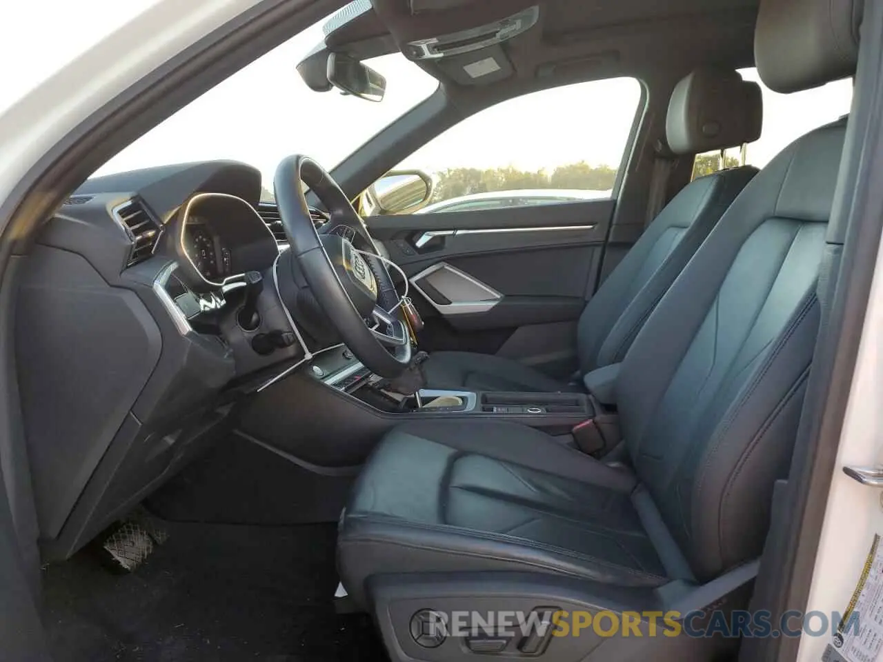 7 Photograph of a damaged car WA1DECF39L1124718 AUDI Q3 2020