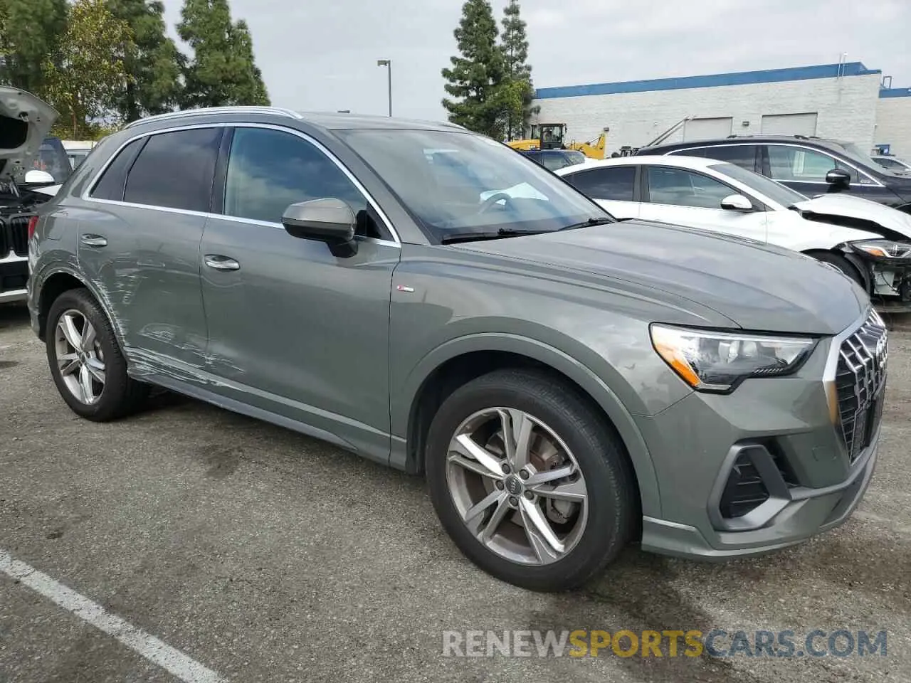 4 Photograph of a damaged car WA1DECF3XL1047504 AUDI Q3 2020