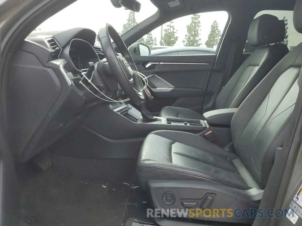 7 Photograph of a damaged car WA1DECF3XL1047504 AUDI Q3 2020