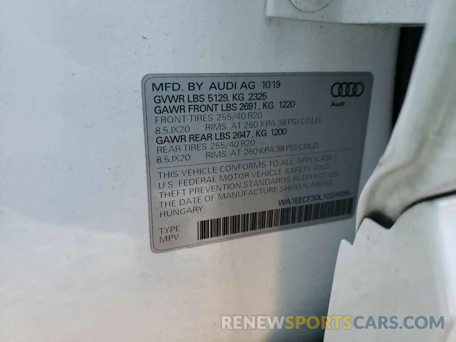 10 Photograph of a damaged car WA1EECF30L1026696 AUDI Q3 2020