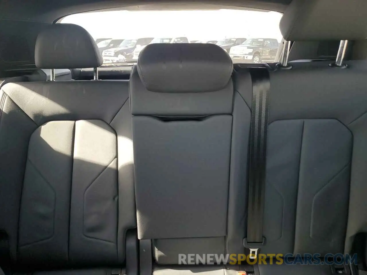 10 Photograph of a damaged car WA1EECF30L1080273 AUDI Q3 2020