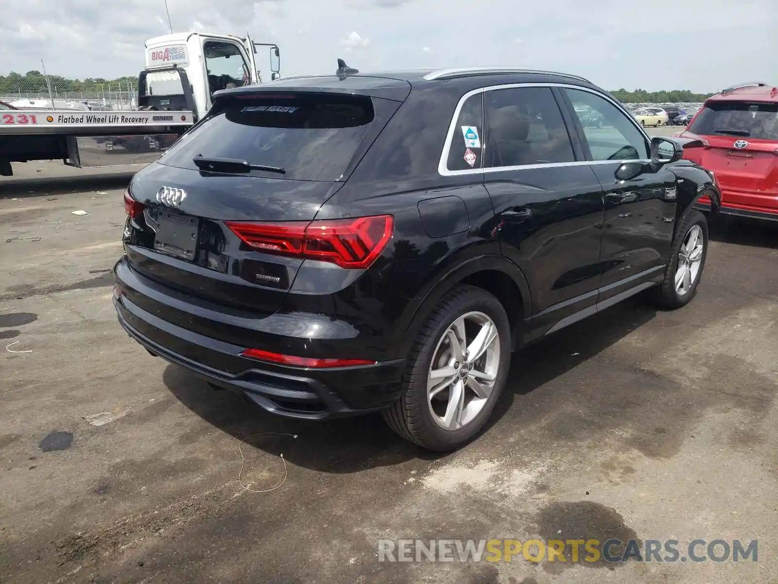 4 Photograph of a damaged car WA1EECF33L1036977 AUDI Q3 2020