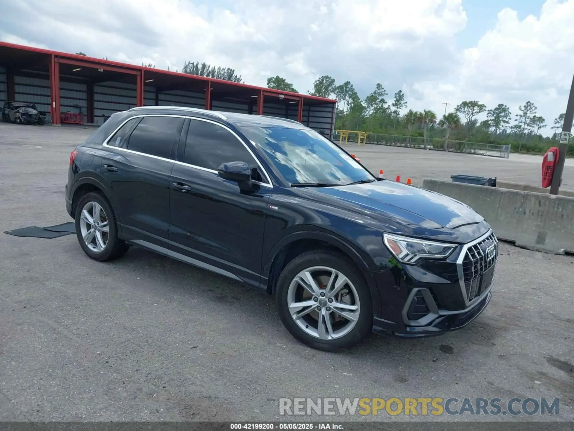 1 Photograph of a damaged car WA1EECF33L1052774 AUDI Q3 2020