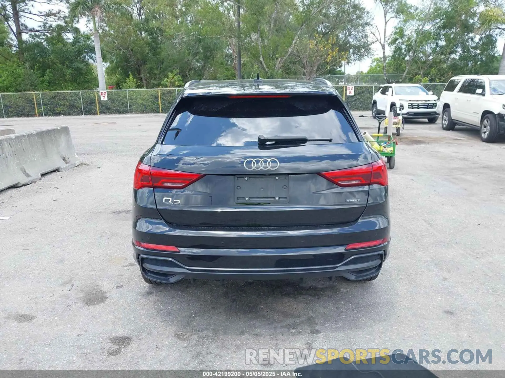 16 Photograph of a damaged car WA1EECF33L1052774 AUDI Q3 2020