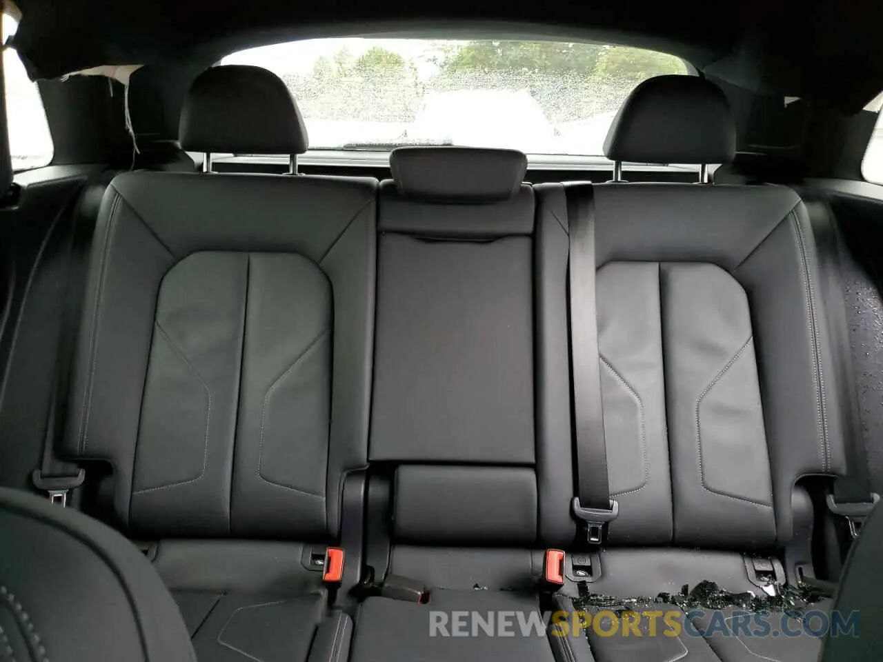 10 Photograph of a damaged car WA1EECF34L1001686 AUDI Q3 2020