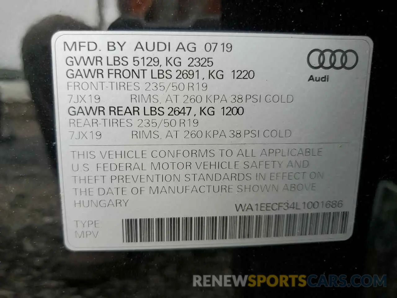 13 Photograph of a damaged car WA1EECF34L1001686 AUDI Q3 2020