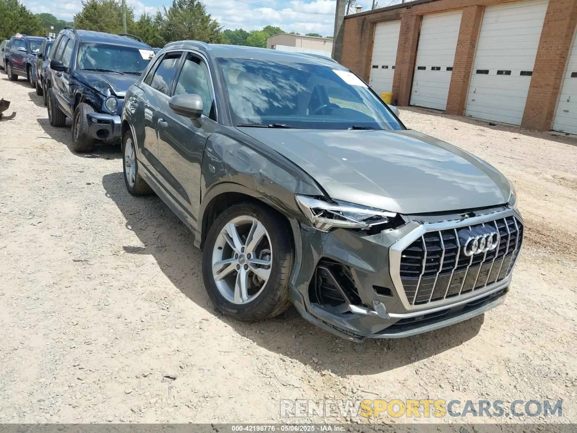 1 Photograph of a damaged car WA1EECF34L1030072 AUDI Q3 2020