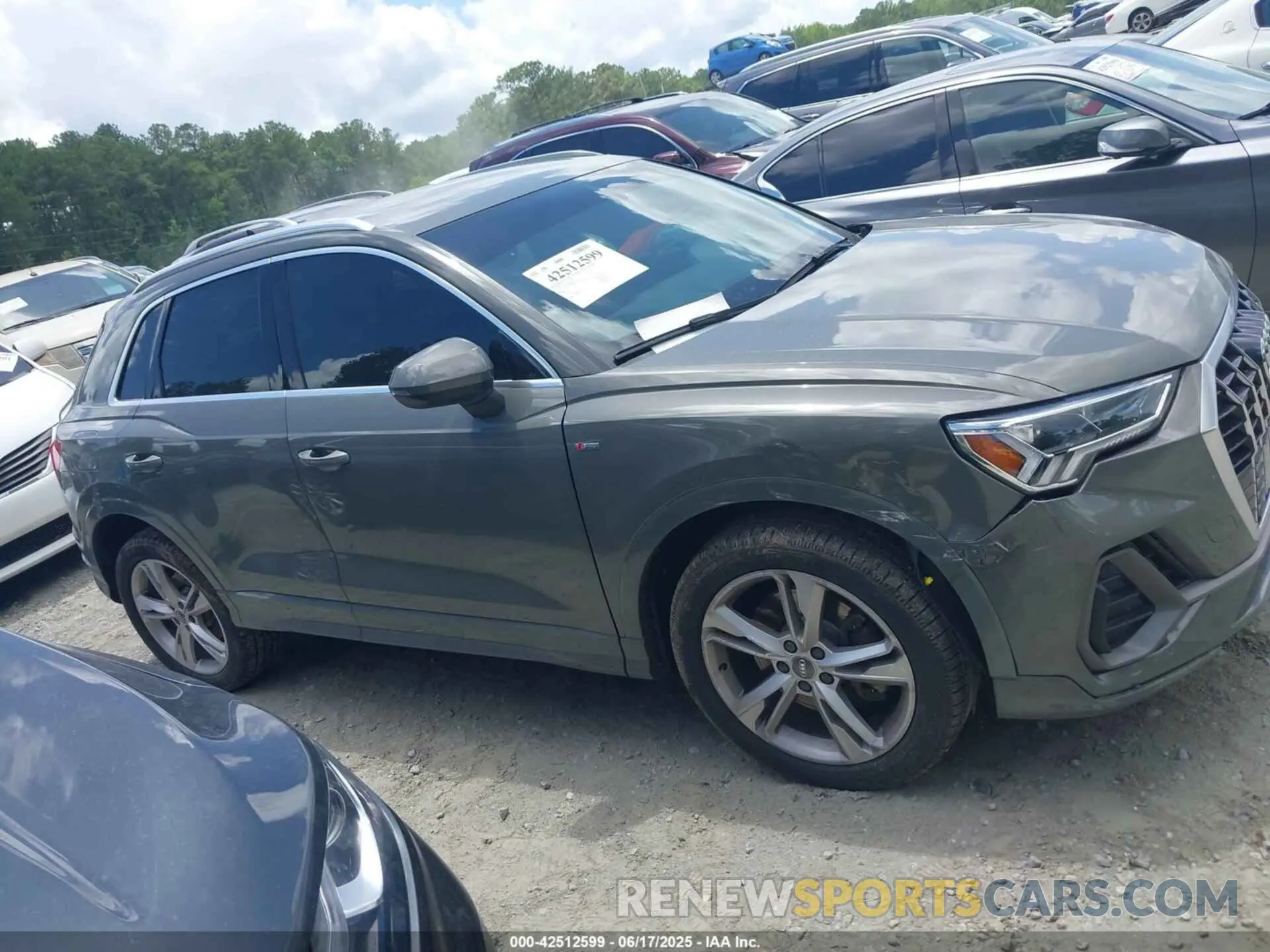 12 Photograph of a damaged car WA1EECF34L1047762 AUDI Q3 2020