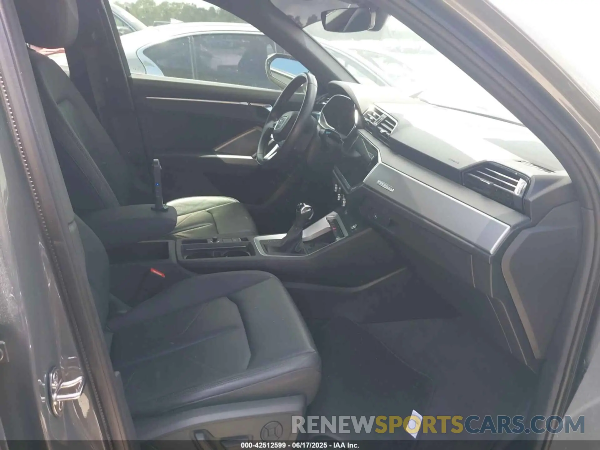 5 Photograph of a damaged car WA1EECF34L1047762 AUDI Q3 2020