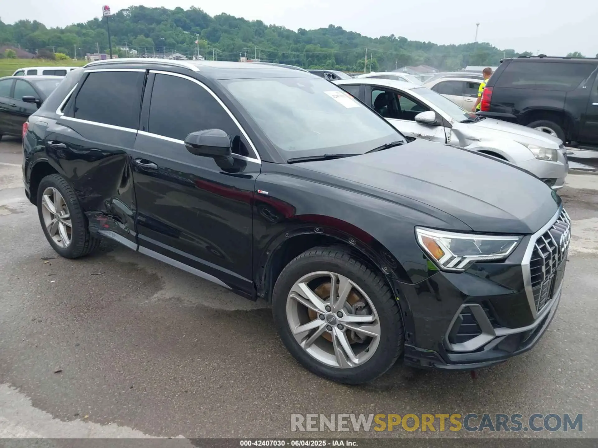 1 Photograph of a damaged car WA1EECF34L1098727 AUDI Q3 2020