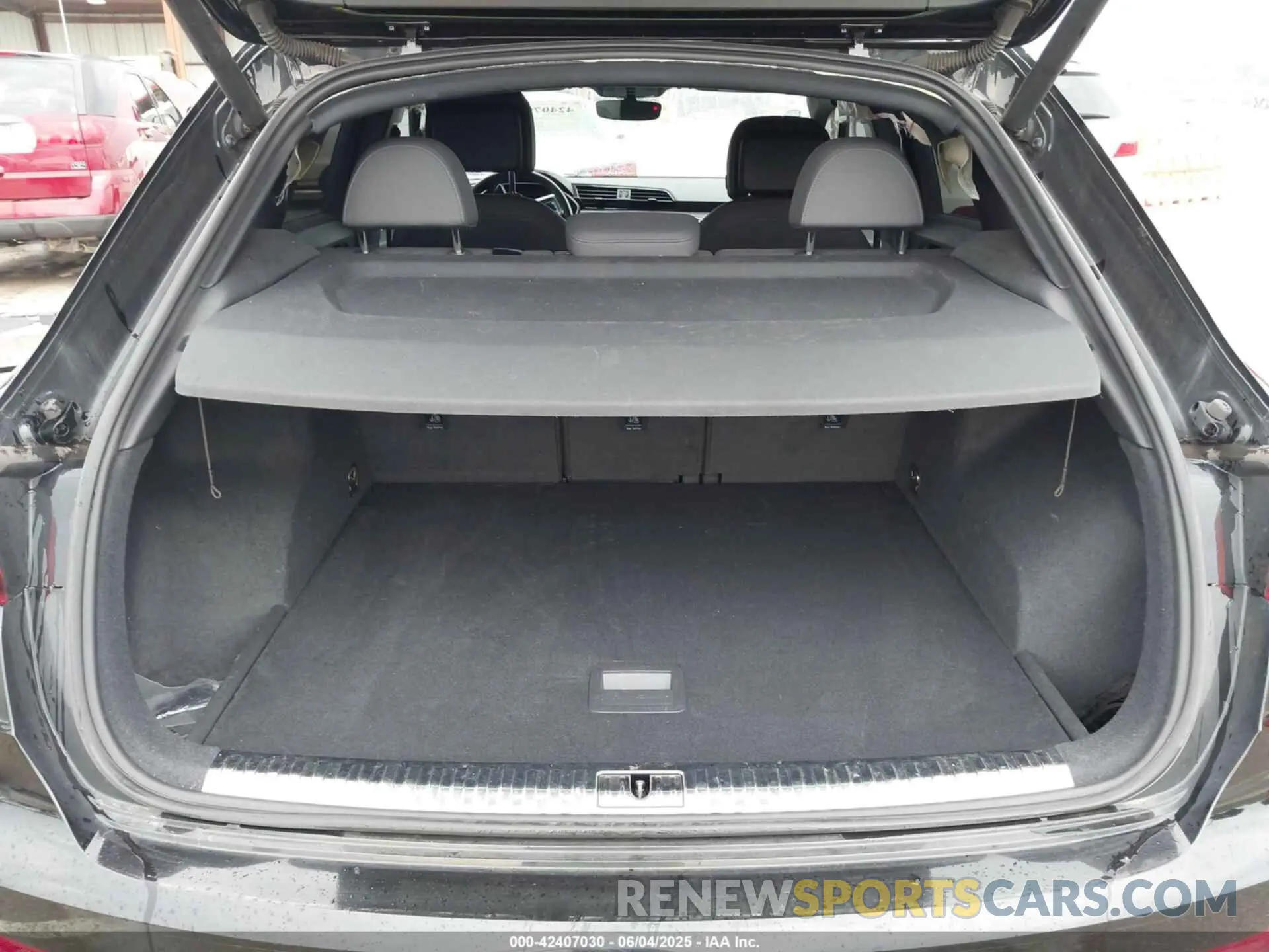 17 Photograph of a damaged car WA1EECF34L1098727 AUDI Q3 2020
