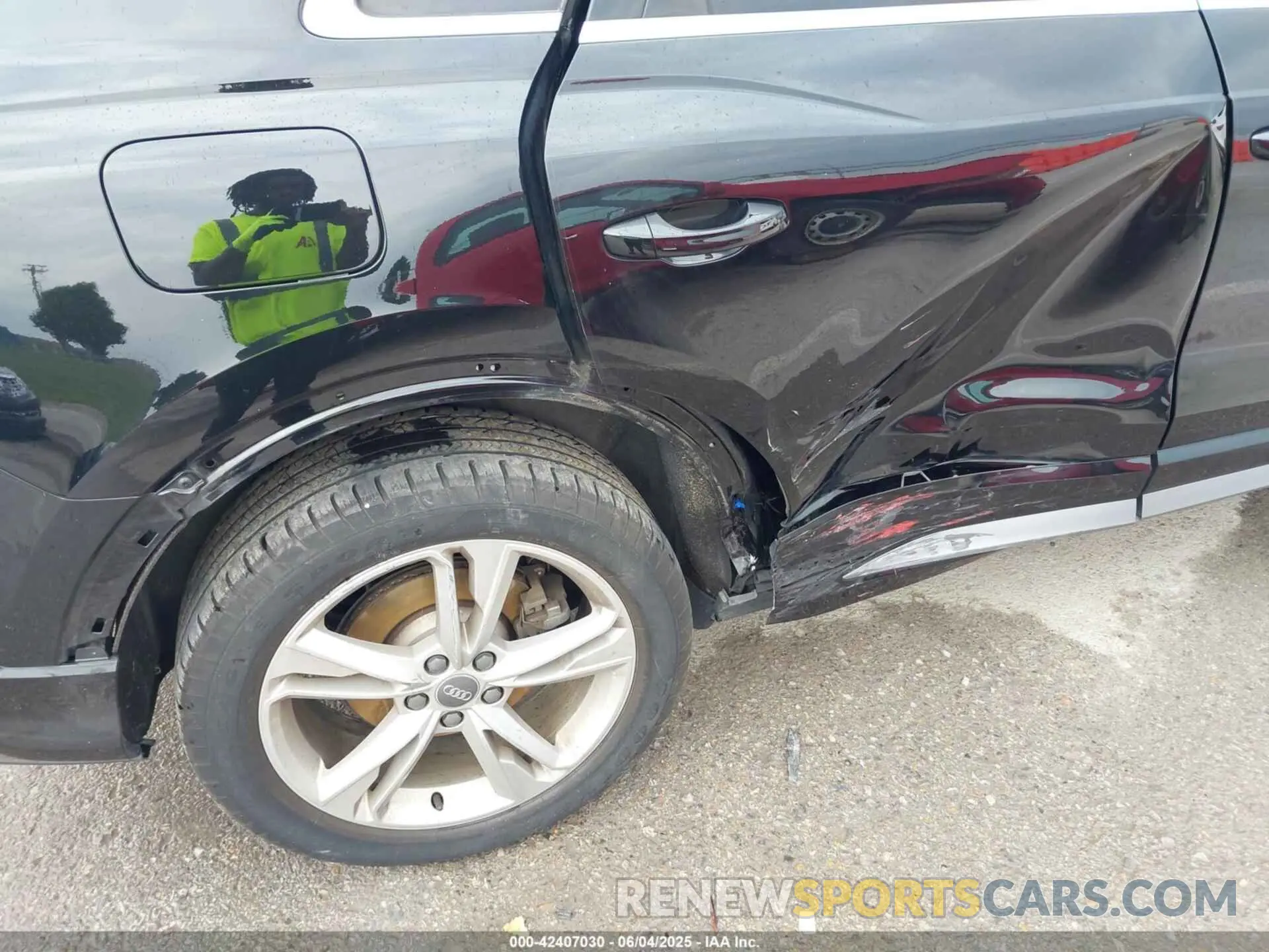 6 Photograph of a damaged car WA1EECF34L1098727 AUDI Q3 2020