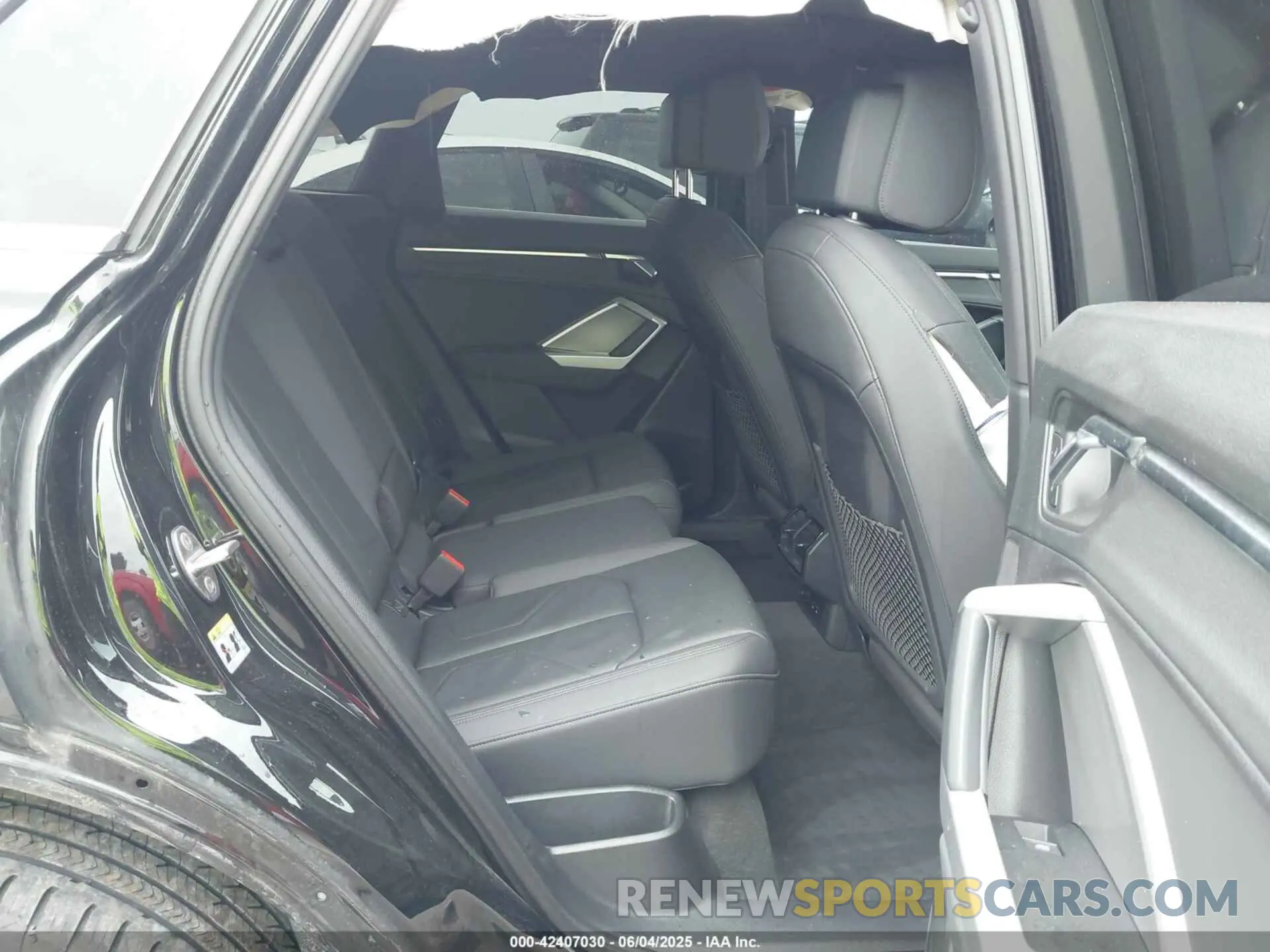 8 Photograph of a damaged car WA1EECF34L1098727 AUDI Q3 2020