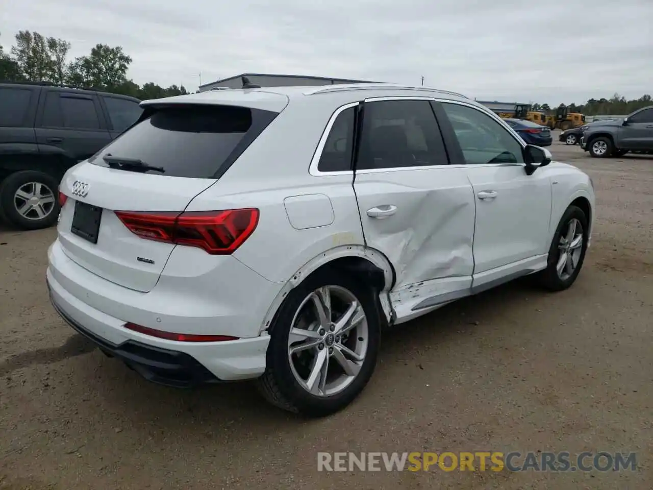 4 Photograph of a damaged car WA1EECF35L1043610 AUDI Q3 2020