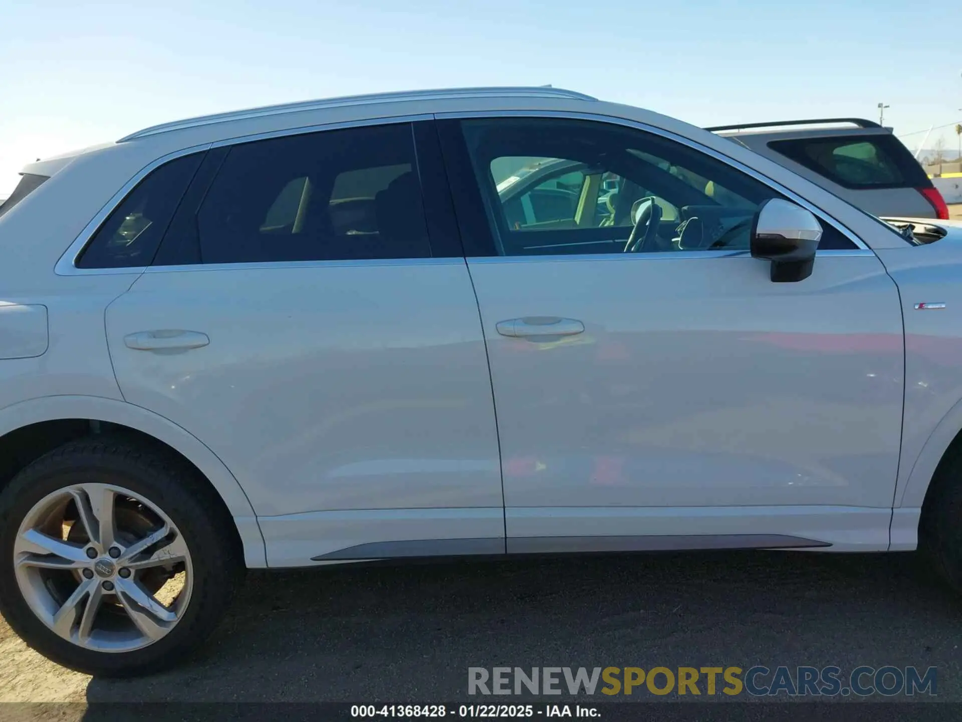 14 Photograph of a damaged car WA1EECF36L1103748 AUDI Q3 2020