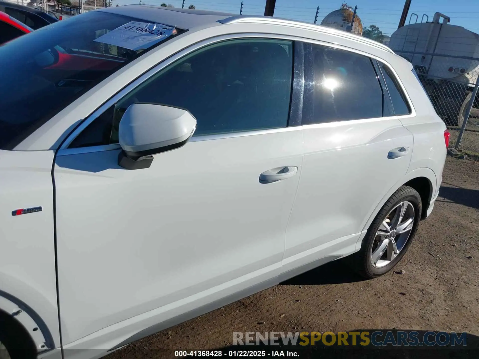15 Photograph of a damaged car WA1EECF36L1103748 AUDI Q3 2020