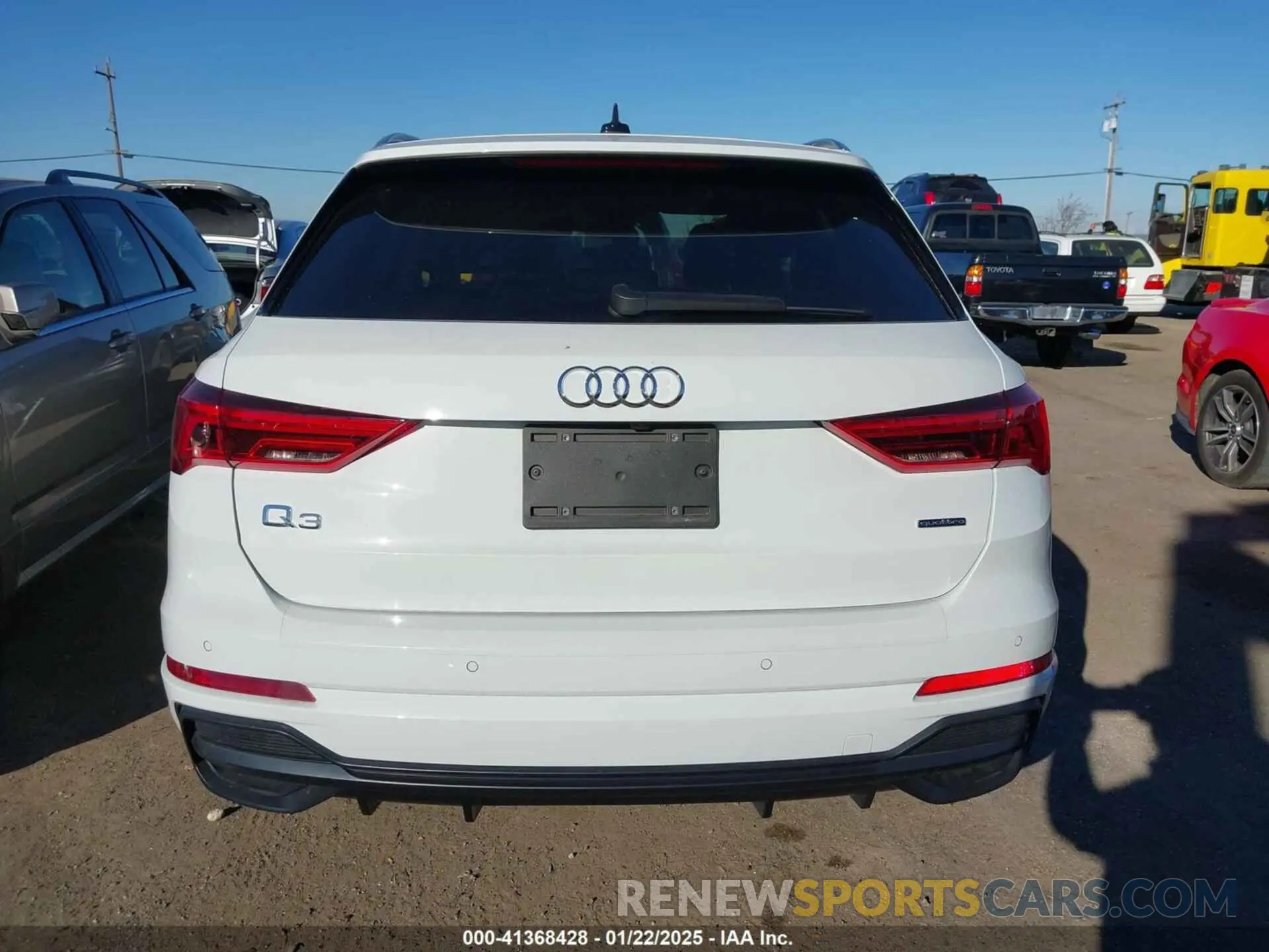 17 Photograph of a damaged car WA1EECF36L1103748 AUDI Q3 2020