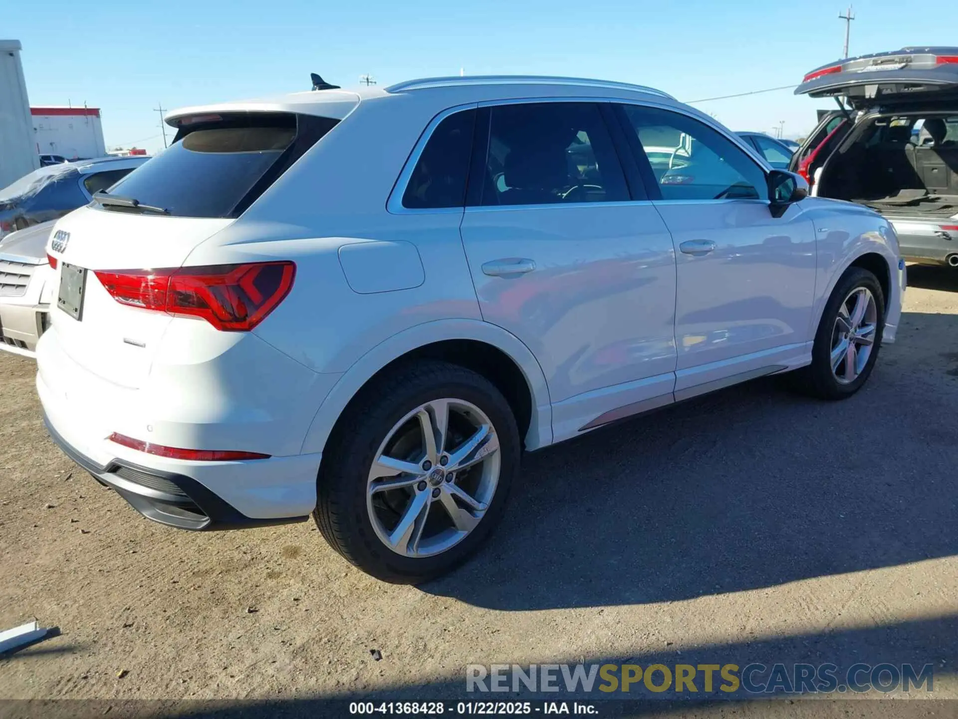 4 Photograph of a damaged car WA1EECF36L1103748 AUDI Q3 2020