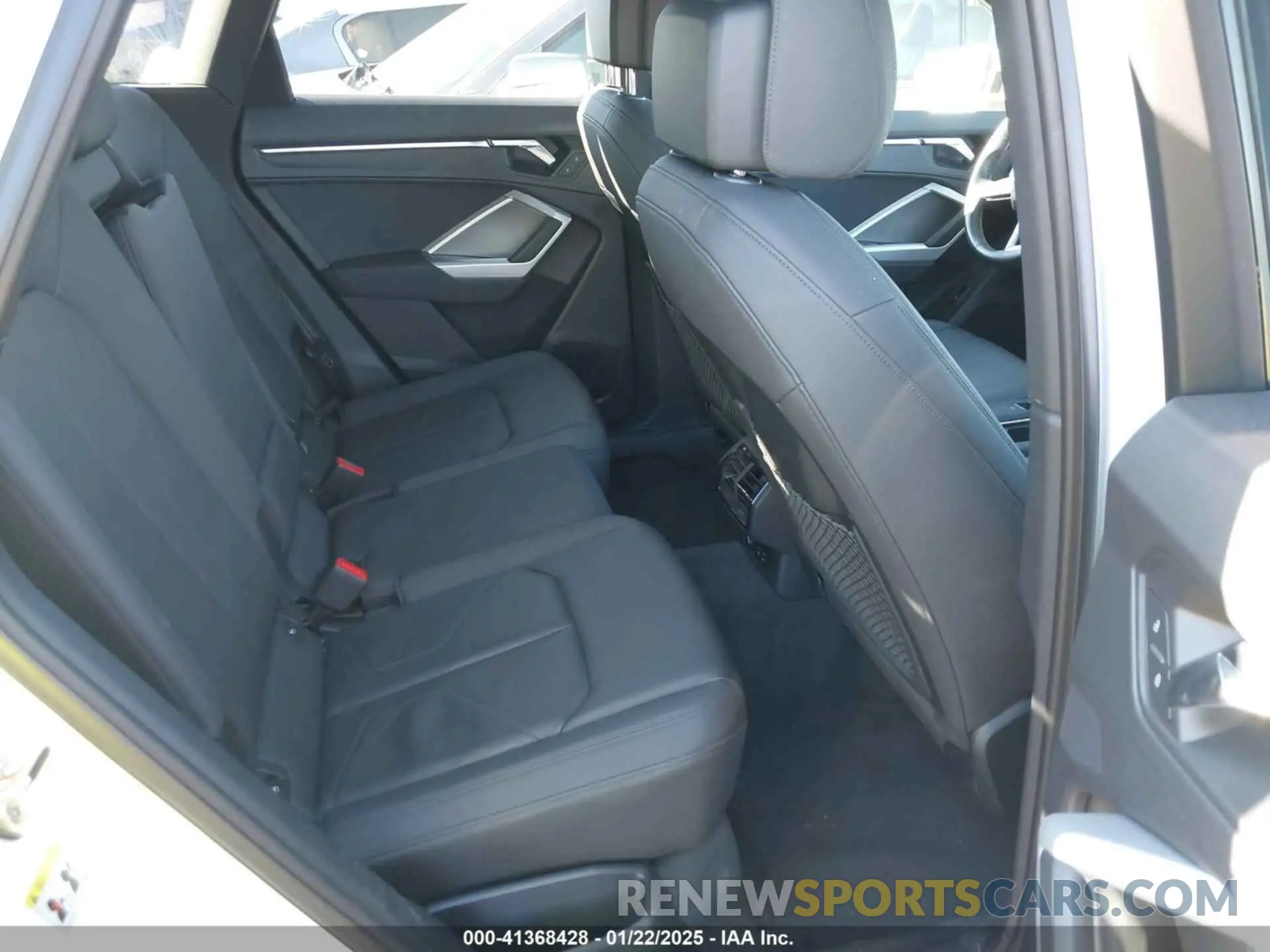 8 Photograph of a damaged car WA1EECF36L1103748 AUDI Q3 2020
