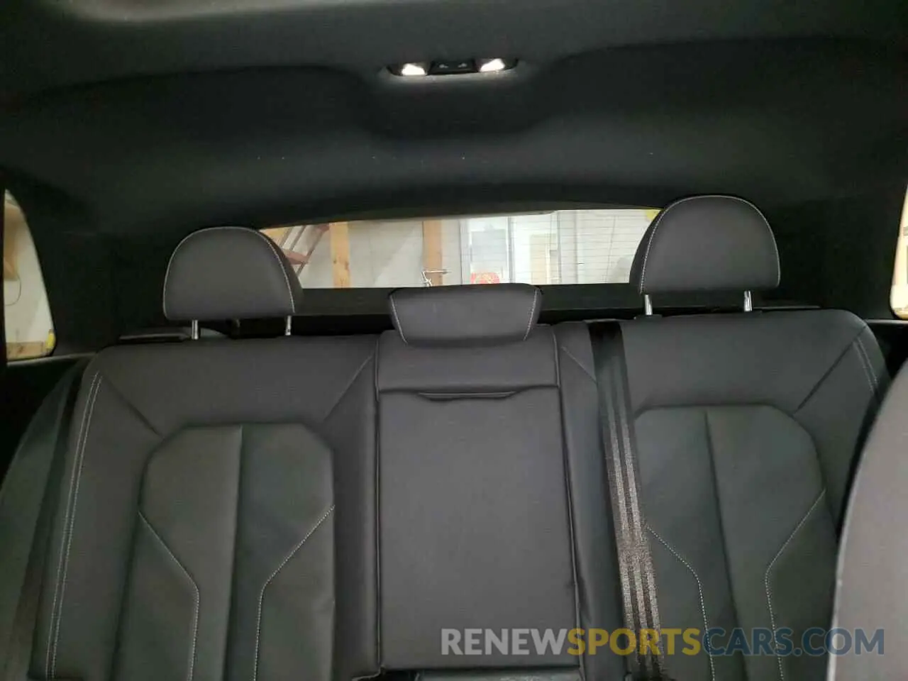 10 Photograph of a damaged car WA1EECF37L1052552 AUDI Q3 2020