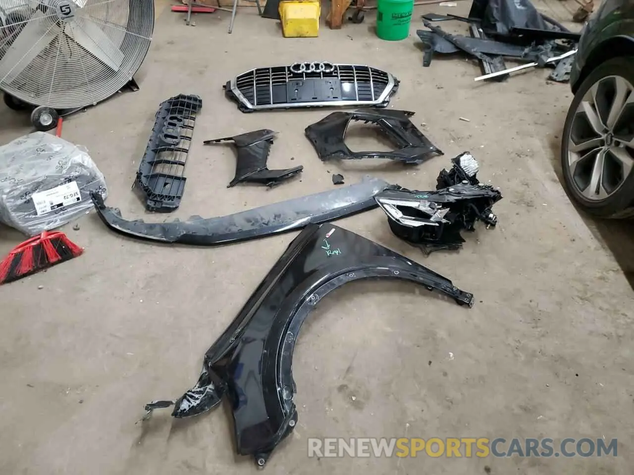 13 Photograph of a damaged car WA1EECF37L1052552 AUDI Q3 2020