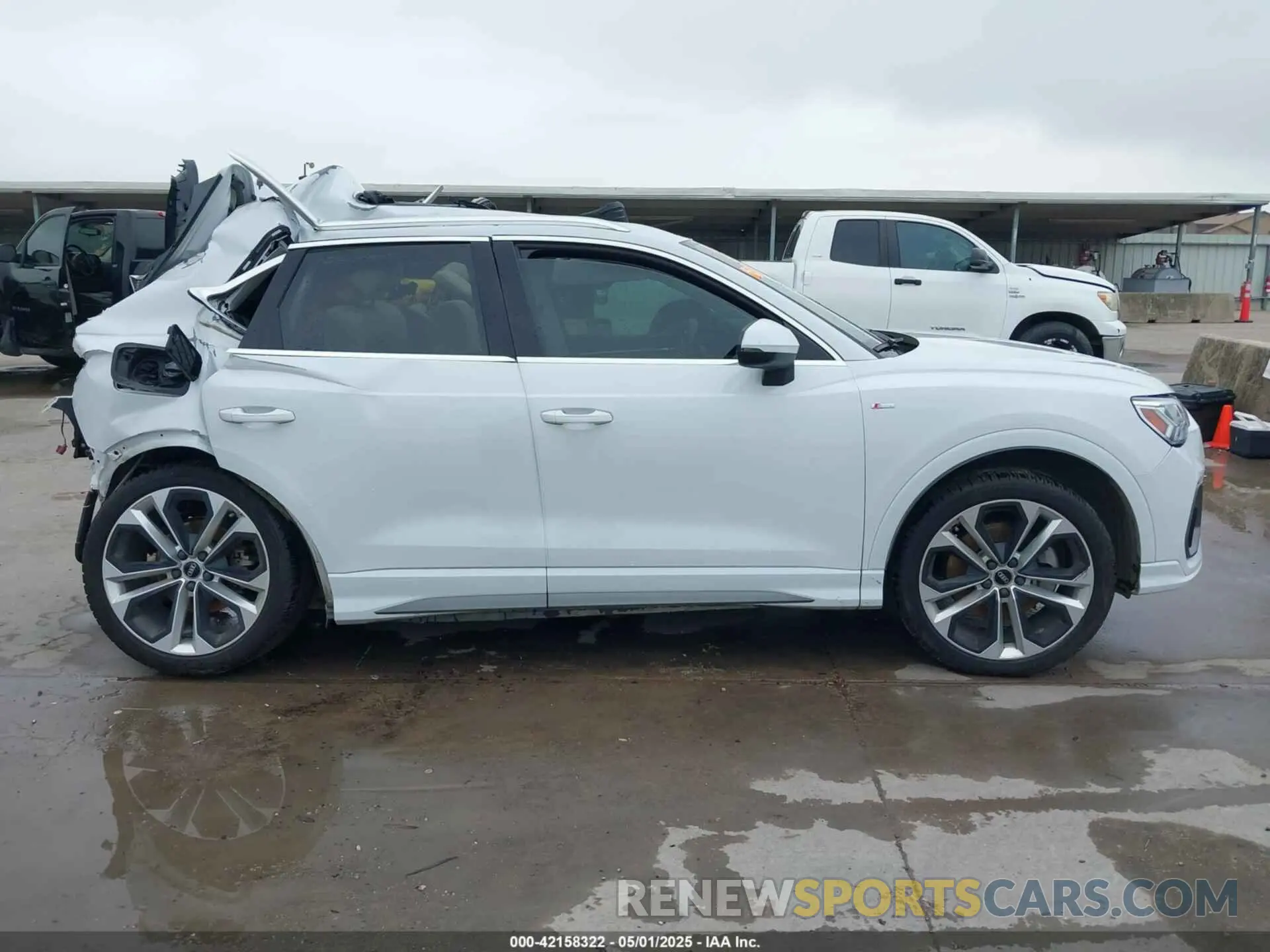 12 Photograph of a damaged car WA1EECF37L1078293 AUDI Q3 2020