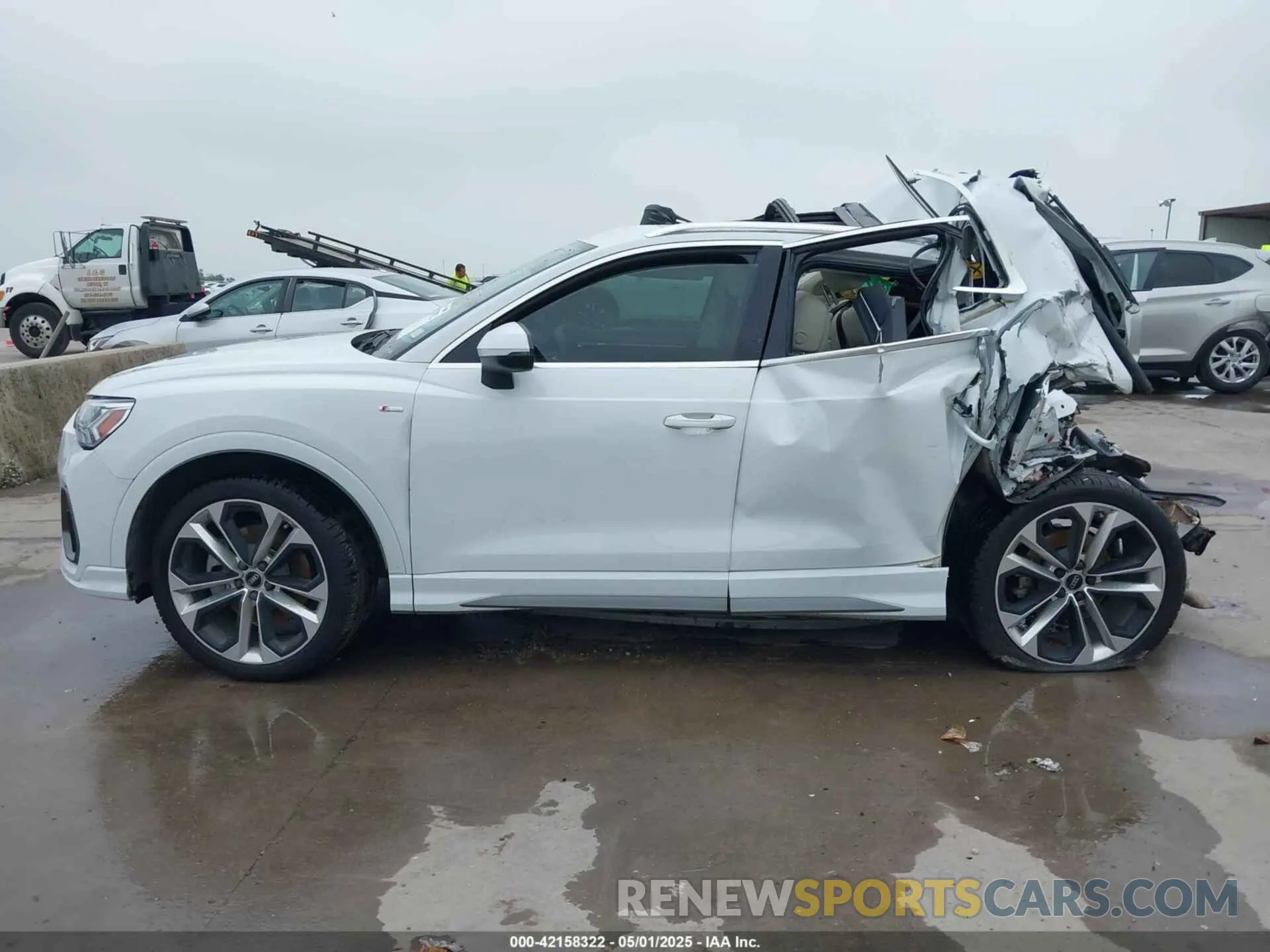 13 Photograph of a damaged car WA1EECF37L1078293 AUDI Q3 2020