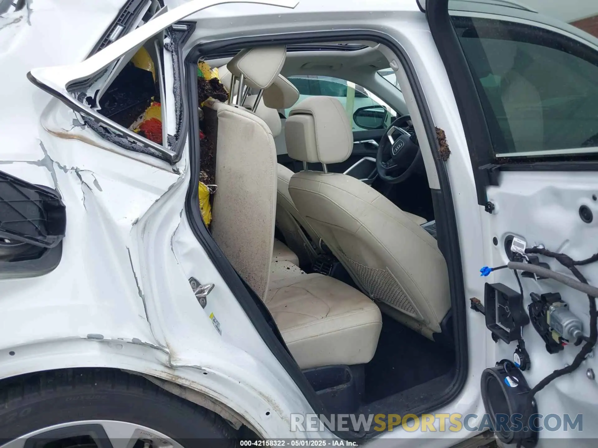 8 Photograph of a damaged car WA1EECF37L1078293 AUDI Q3 2020