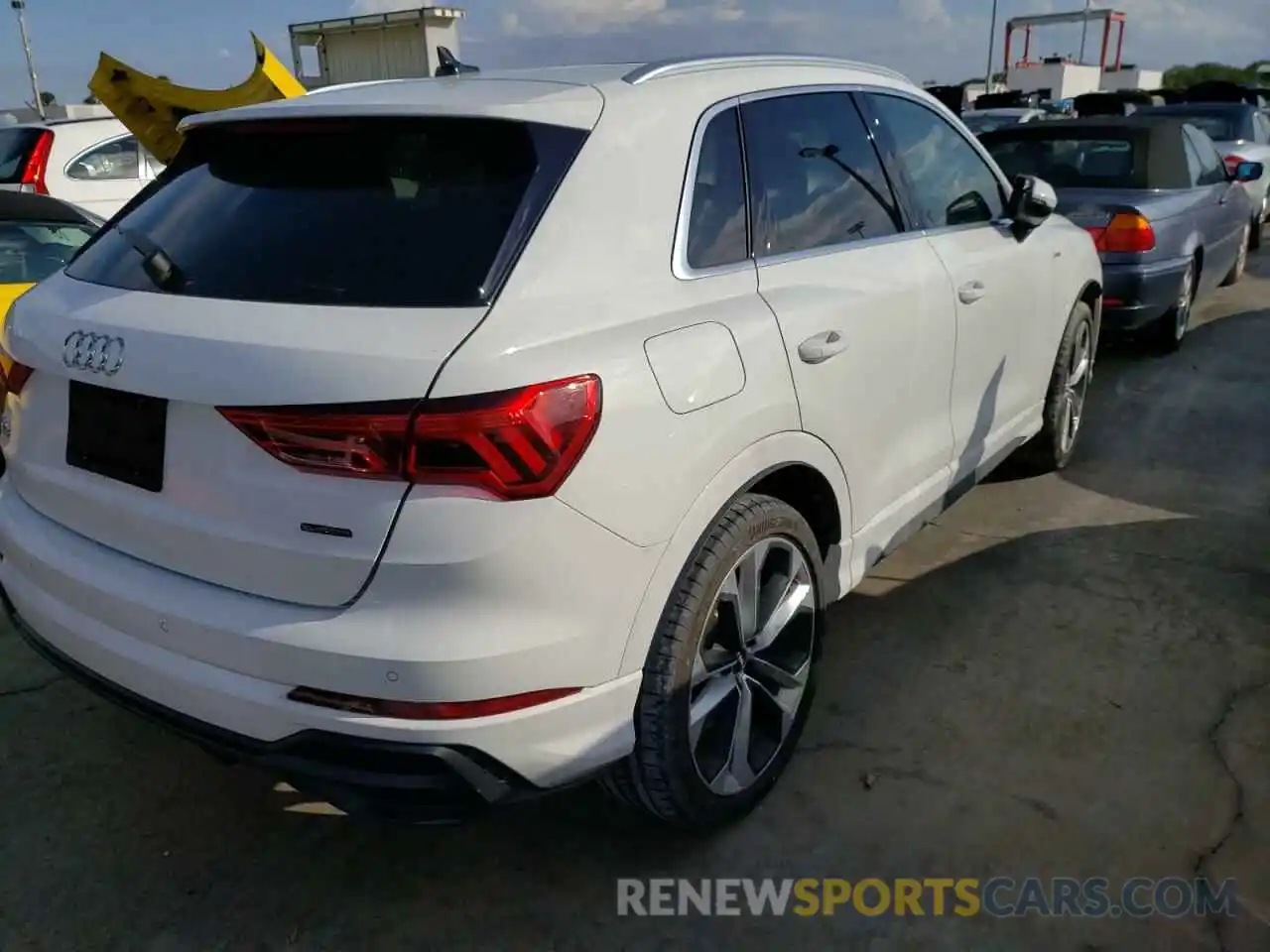 4 Photograph of a damaged car WA1EECF37L1078309 AUDI Q3 2020