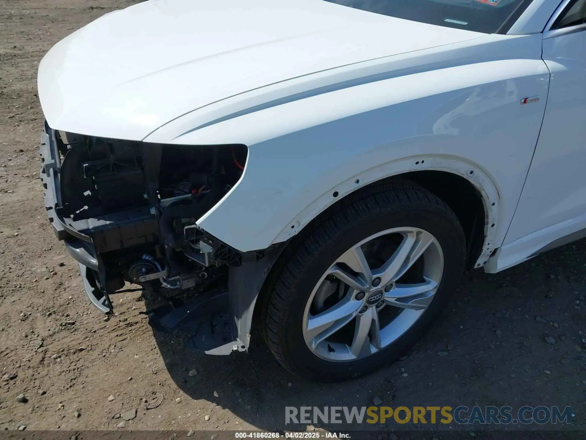 18 Photograph of a damaged car WA1EECF37L1099564 AUDI Q3 2020