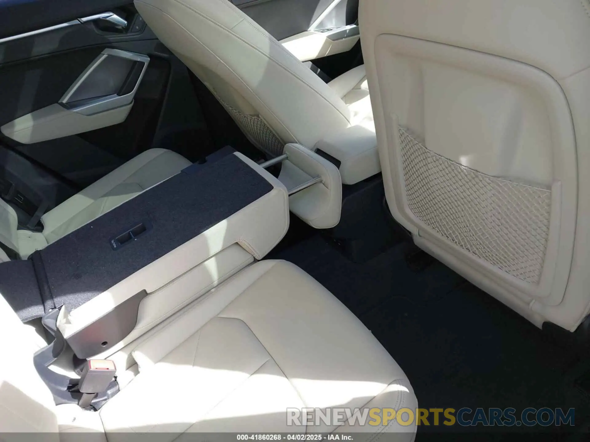 8 Photograph of a damaged car WA1EECF37L1099564 AUDI Q3 2020
