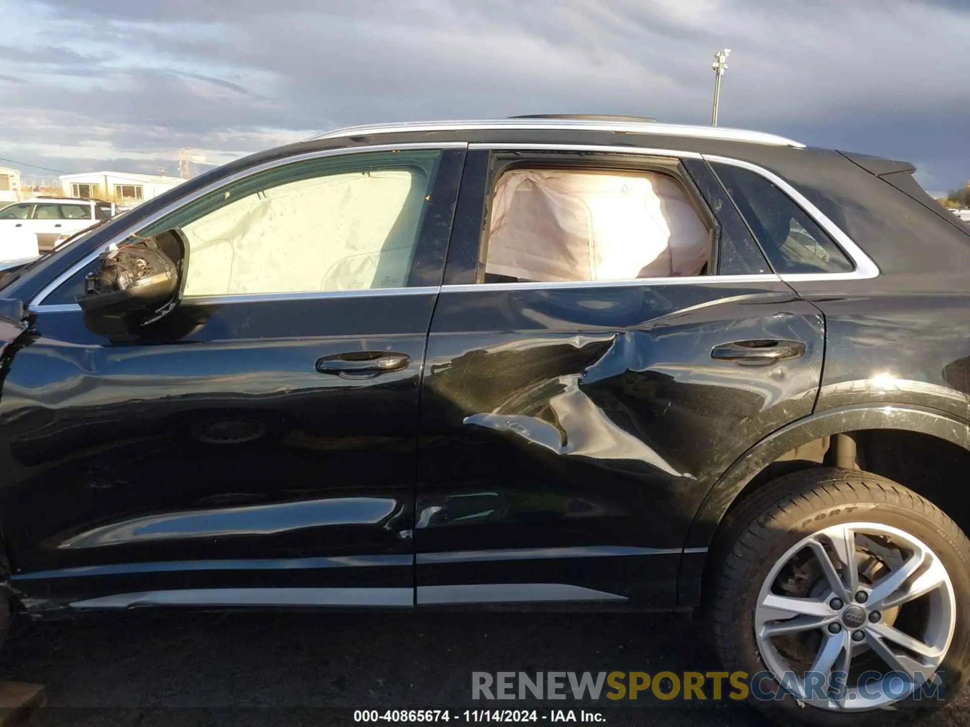 14 Photograph of a damaged car WA1EECF38L1036764 AUDI Q3 2020