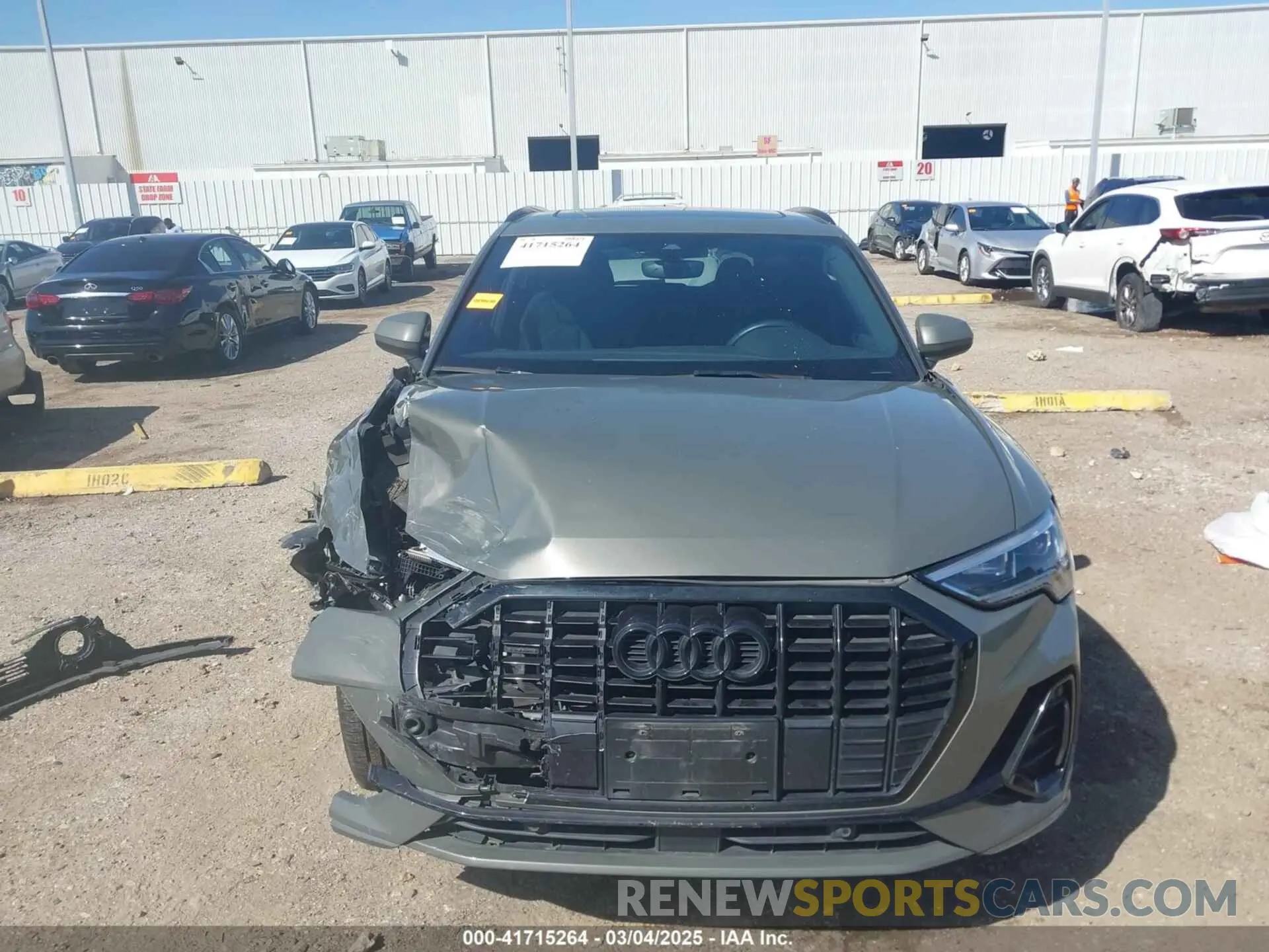 12 Photograph of a damaged car WA1EECF38L1089559 AUDI Q3 2020