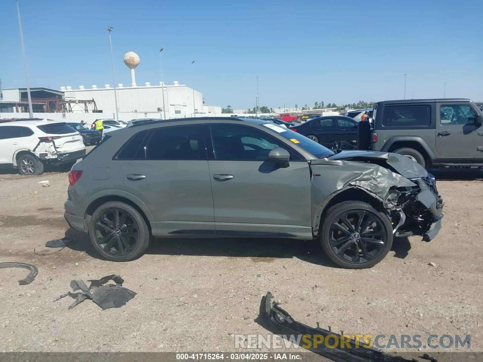 13 Photograph of a damaged car WA1EECF38L1089559 AUDI Q3 2020