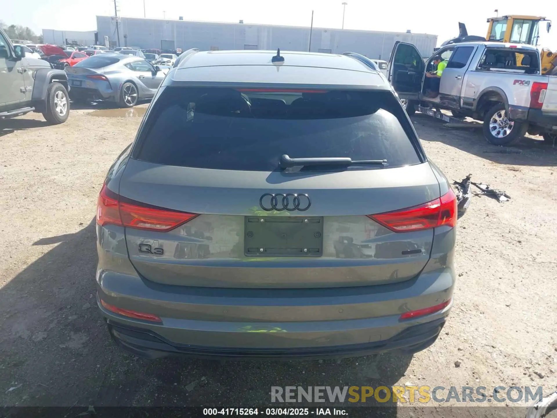 16 Photograph of a damaged car WA1EECF38L1089559 AUDI Q3 2020