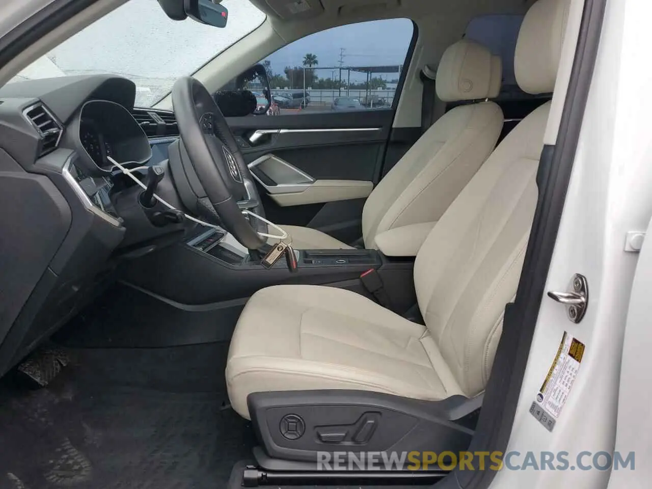 7 Photograph of a damaged car WA1EECF38L1103850 AUDI Q3 2020