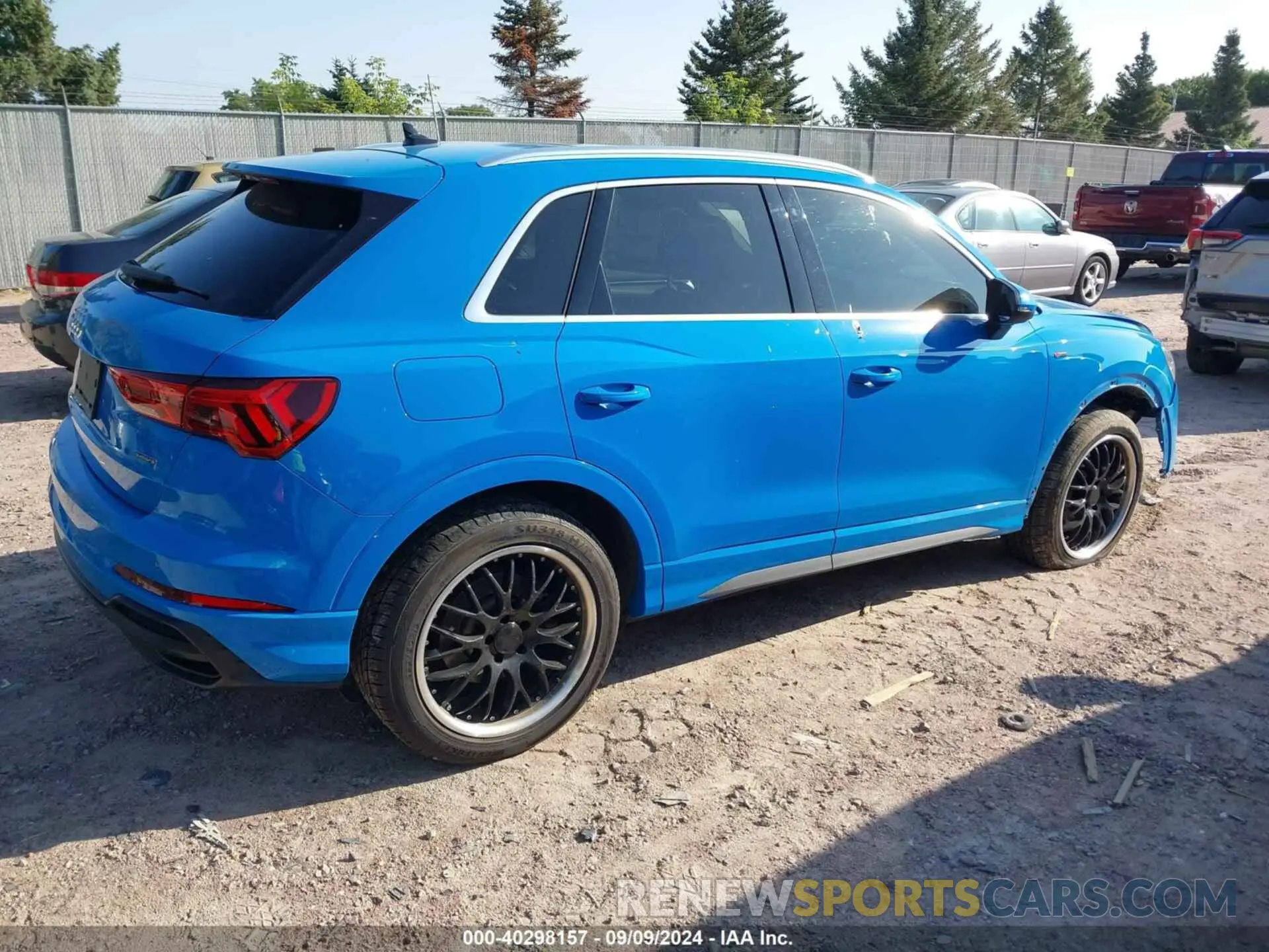 4 Photograph of a damaged car WA1EECF39L1038183 AUDI Q3 2020