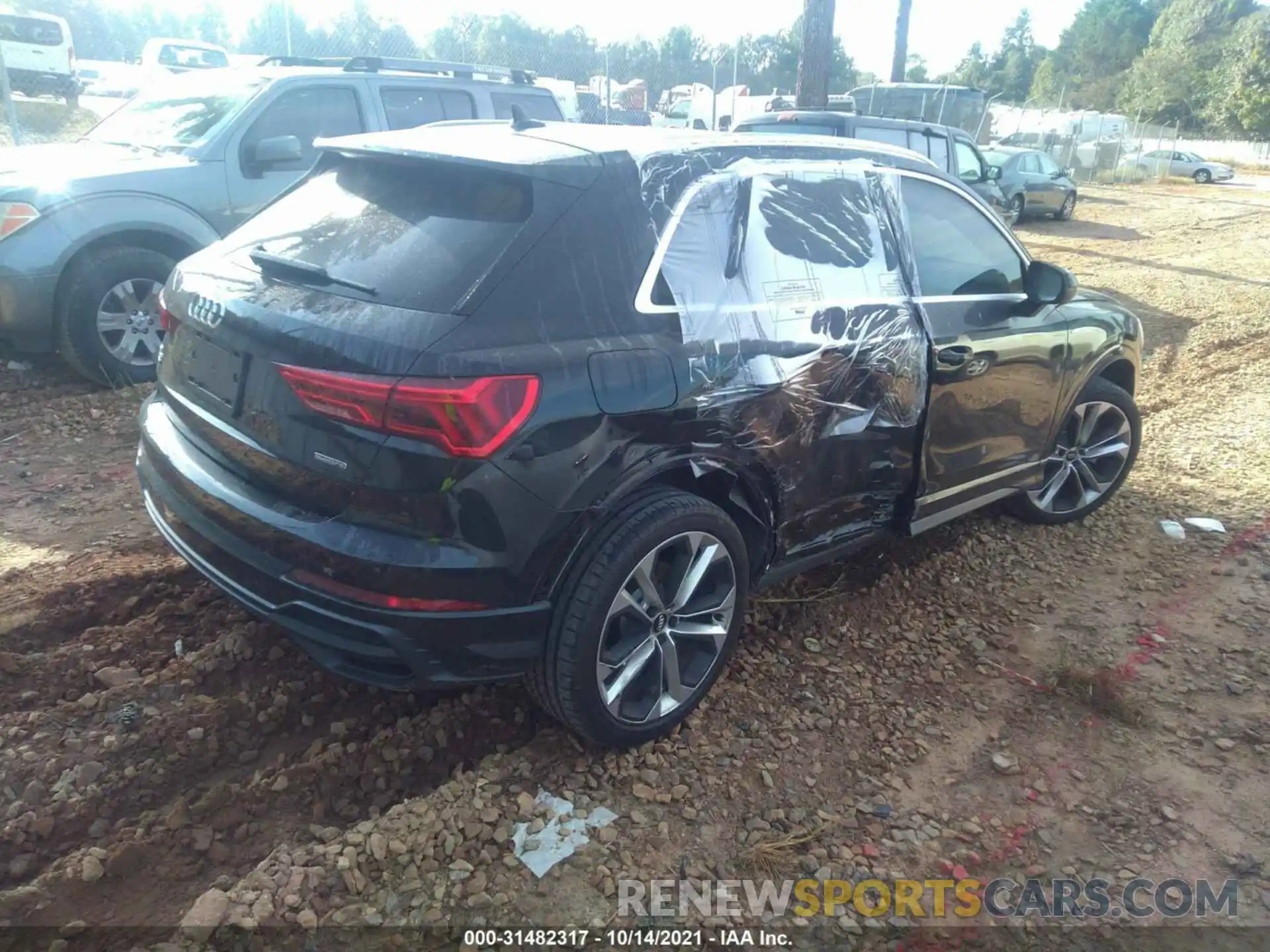 4 Photograph of a damaged car WA1EECF39L1042394 AUDI Q3 2020