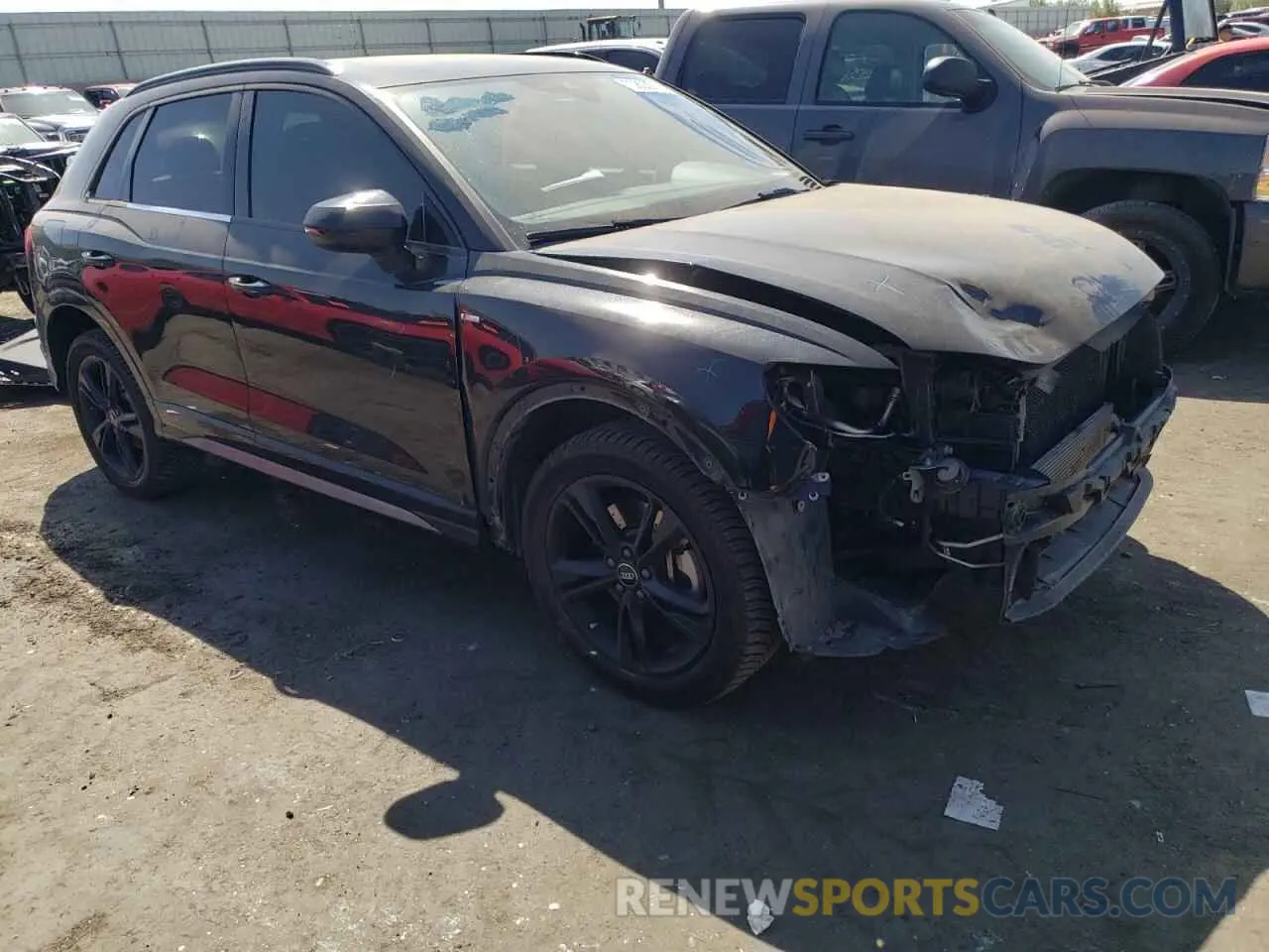 4 Photograph of a damaged car WA1EECF39L1121127 AUDI Q3 2020