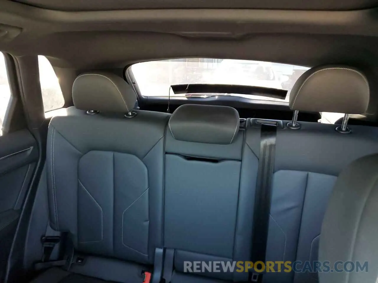 10 Photograph of a damaged car WA1EECF3XL1106152 AUDI Q3 2020