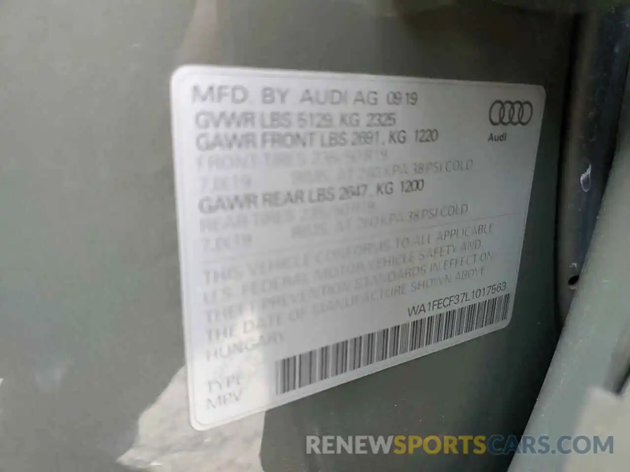 10 Photograph of a damaged car WA1FECF37L1017563 AUDI Q3 2020