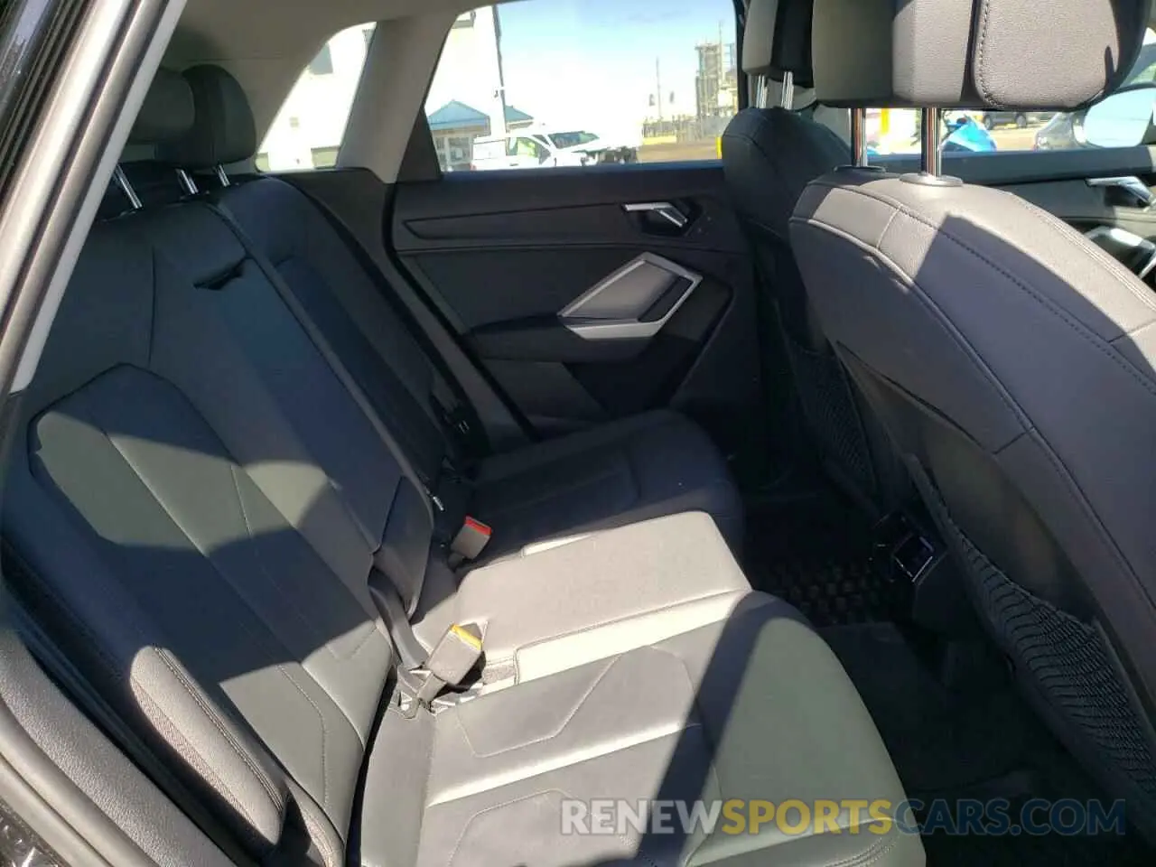 10 Photograph of a damaged car WA1AECF31M1023113 AUDI Q3 2021