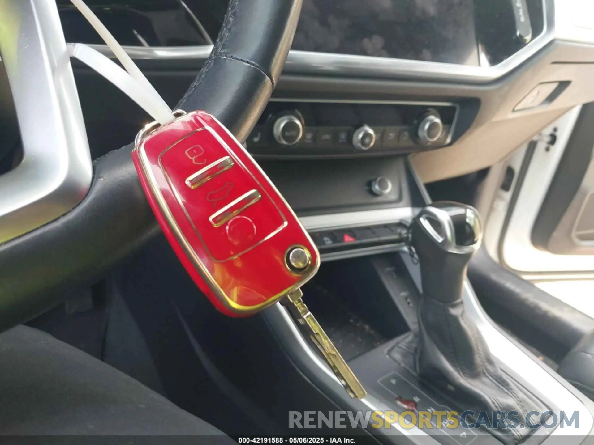 11 Photograph of a damaged car WA1AUCF30M1060284 AUDI Q3 2021