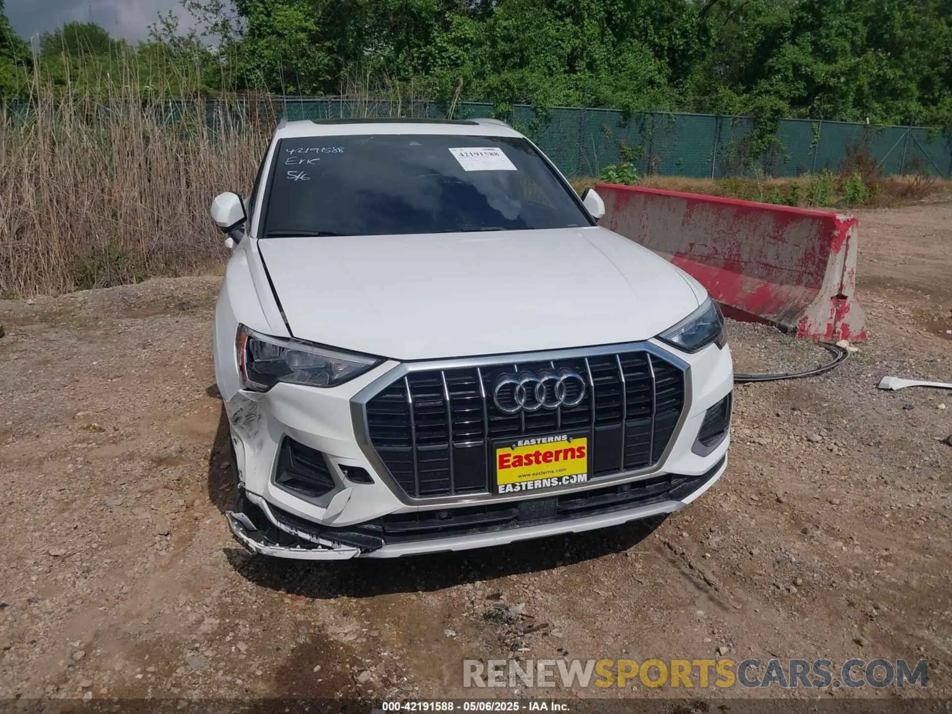 13 Photograph of a damaged car WA1AUCF30M1060284 AUDI Q3 2021