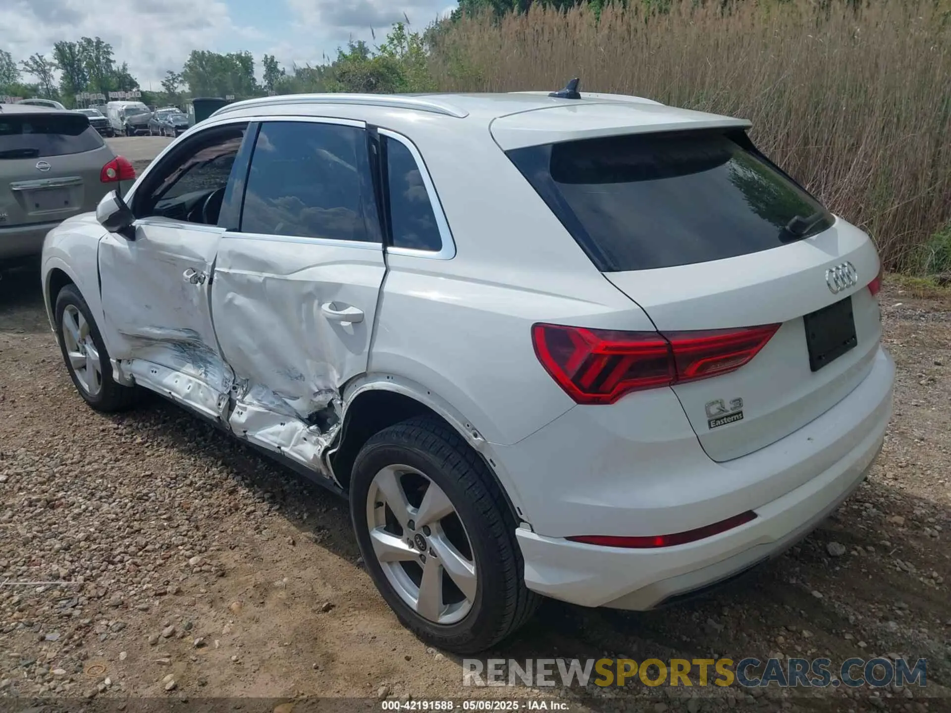 18 Photograph of a damaged car WA1AUCF30M1060284 AUDI Q3 2021