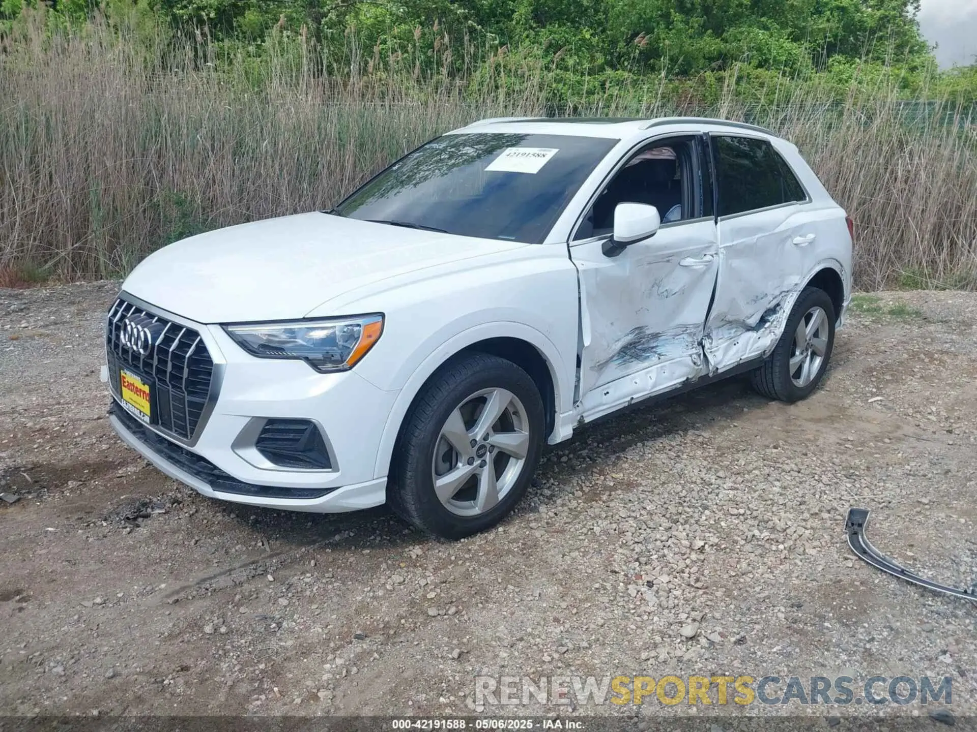 2 Photograph of a damaged car WA1AUCF30M1060284 AUDI Q3 2021