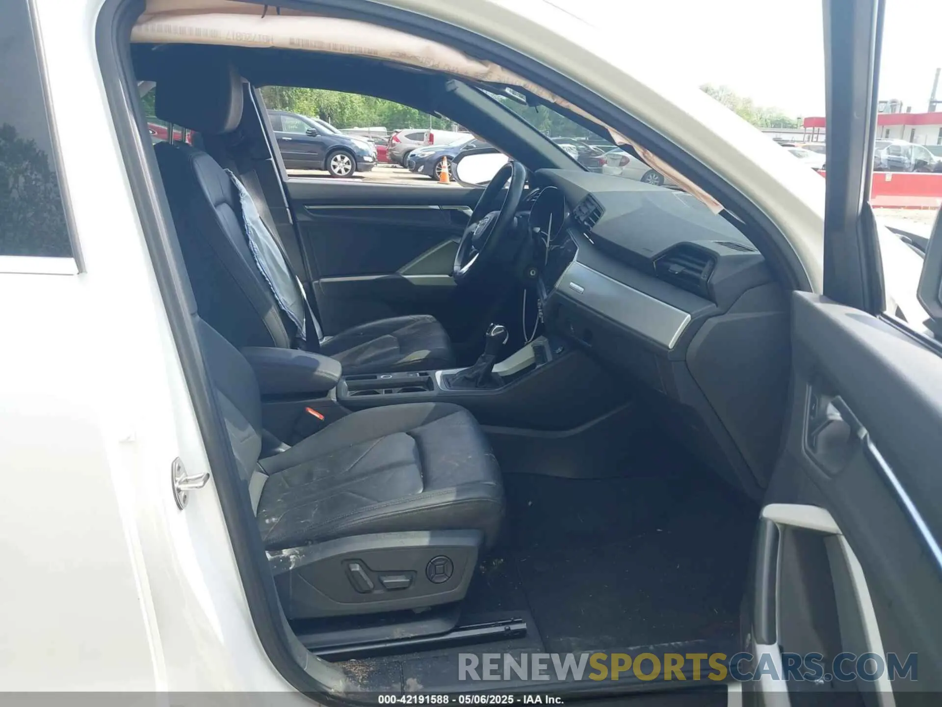 5 Photograph of a damaged car WA1AUCF30M1060284 AUDI Q3 2021