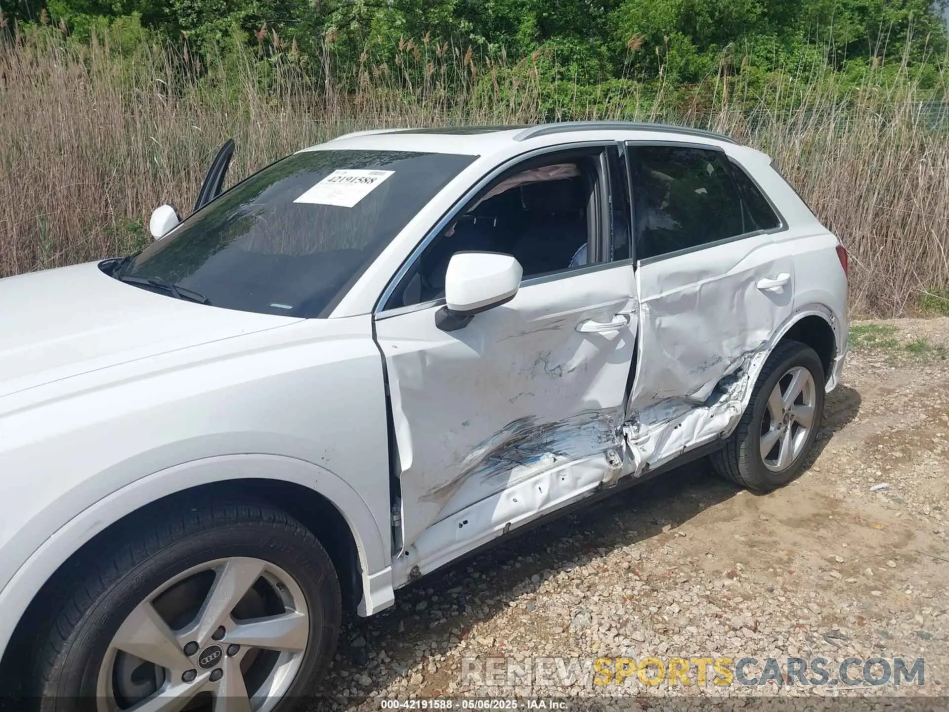 6 Photograph of a damaged car WA1AUCF30M1060284 AUDI Q3 2021