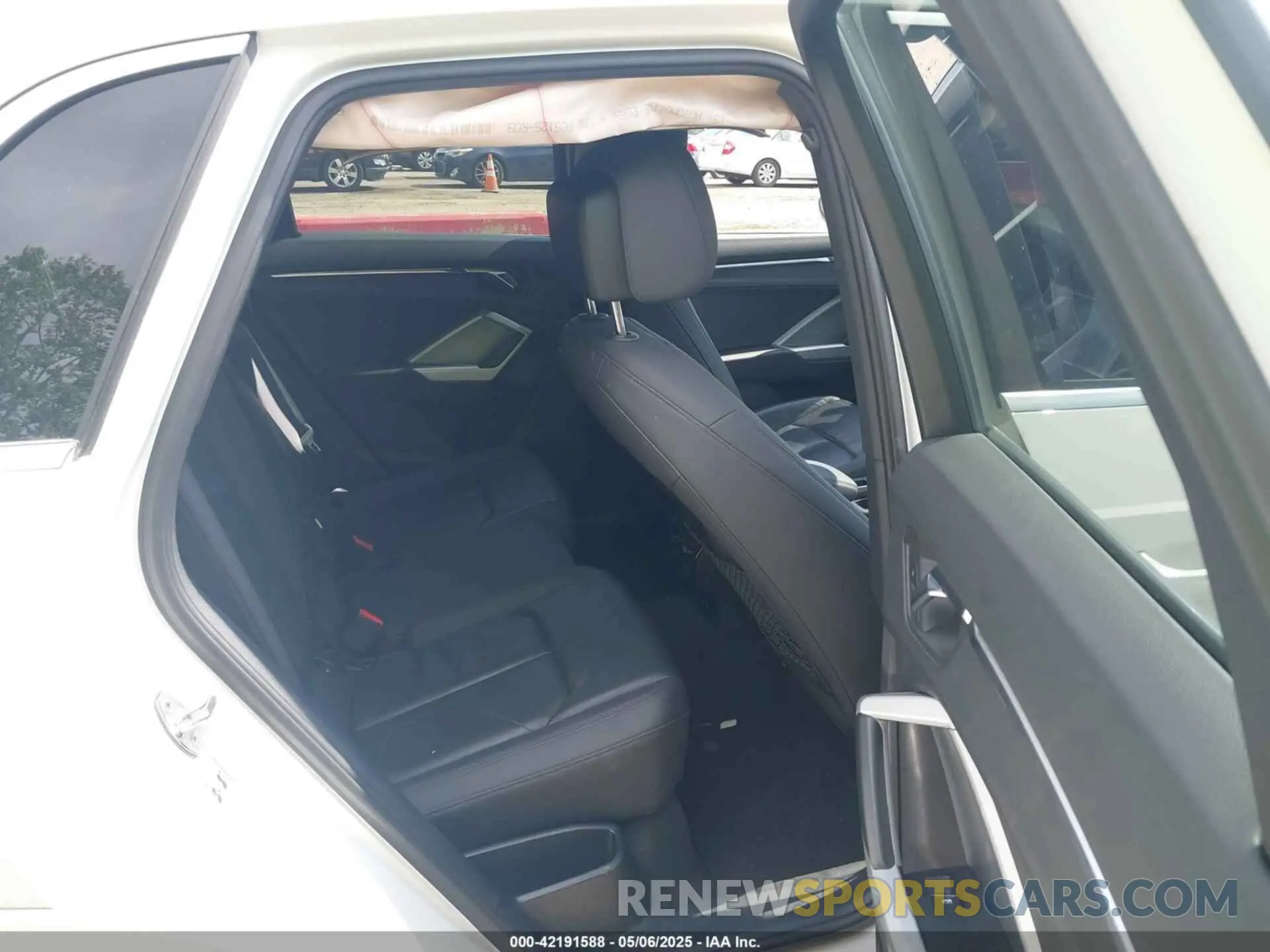 8 Photograph of a damaged car WA1AUCF30M1060284 AUDI Q3 2021