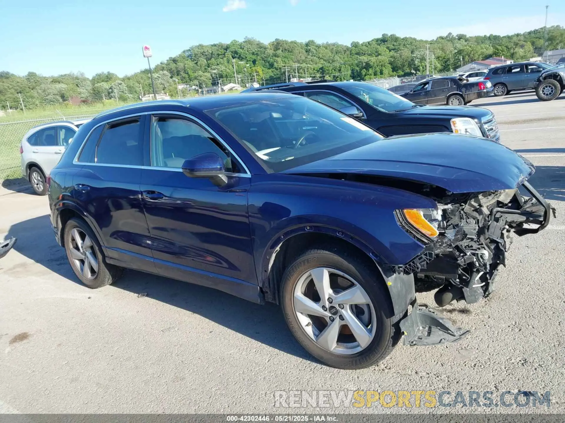 13 Photograph of a damaged car WA1AUCF31M1066532 AUDI Q3 2021